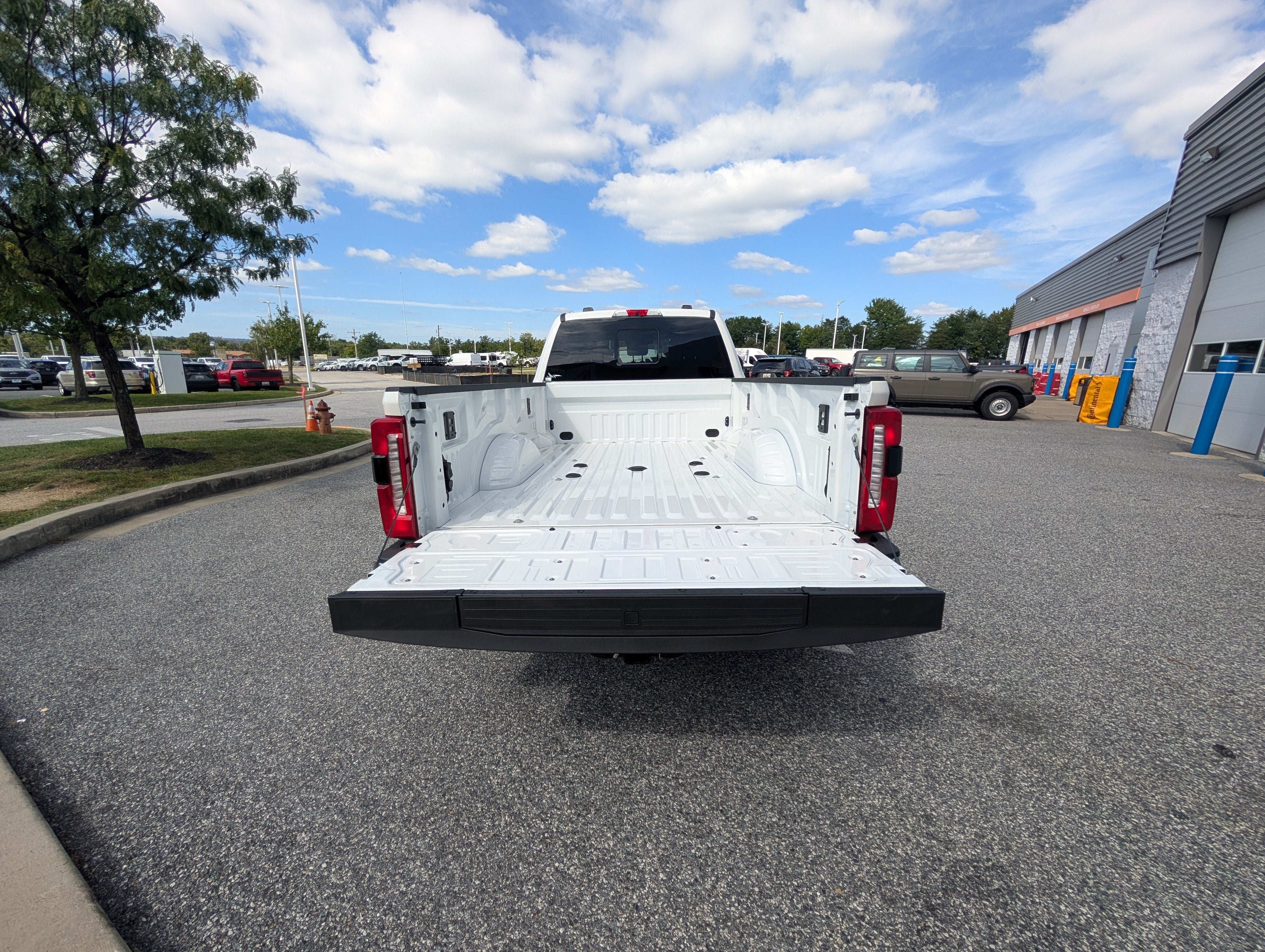 2027 Ford Super Duty F-350 DRW LARIAT