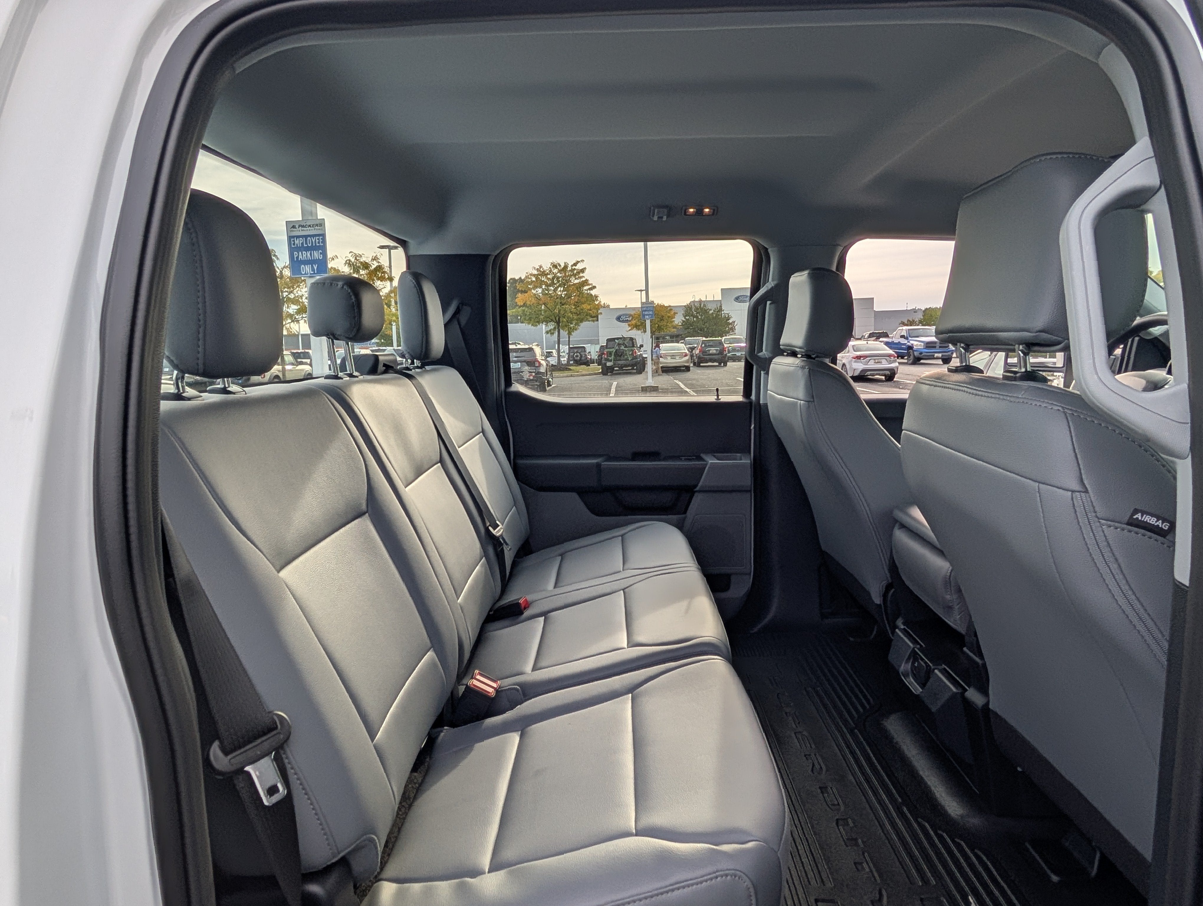 2027 Ford Super Duty F-350 DRW XL